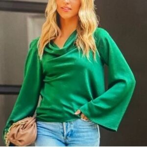 Olia Emerald Green Bell Sleeve Cowl Neck top. Size Small. New.Stylish green co